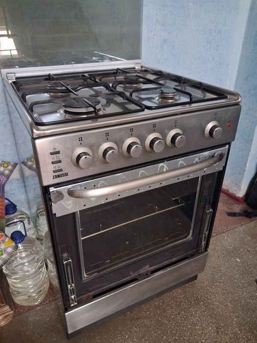 Aragaz cu patru arzatoare Zanussi