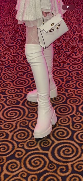 Белые зимние ботфорты