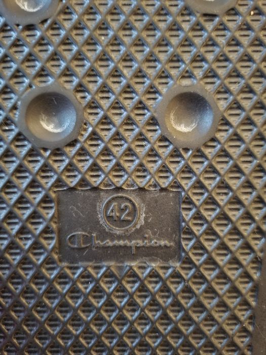 Vând șlapi pt.barbati mr 42.