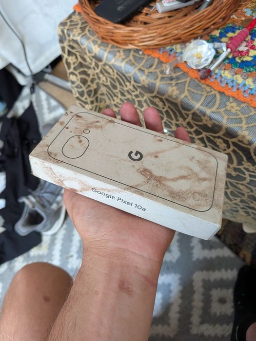 Vând pixel 10a impecabil , nou .