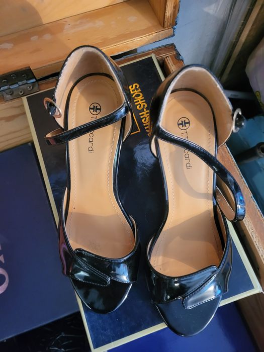 Женские босоножки