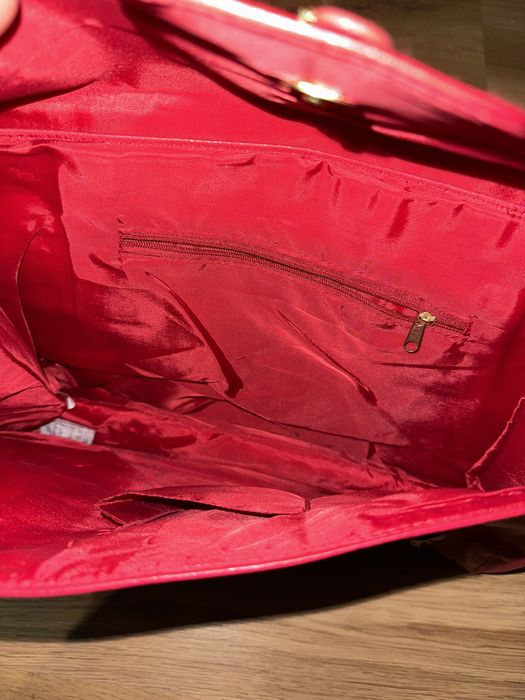 Дамска чанта цвят бордо