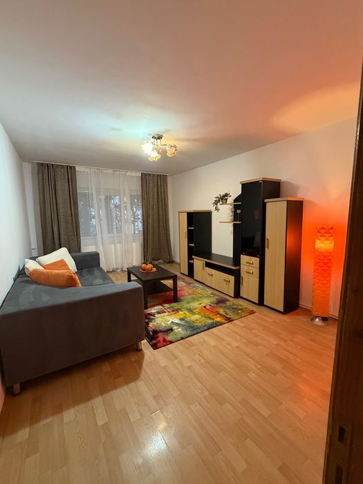 Închiriez apartament decomandat et. 2 – Zona Lipovei