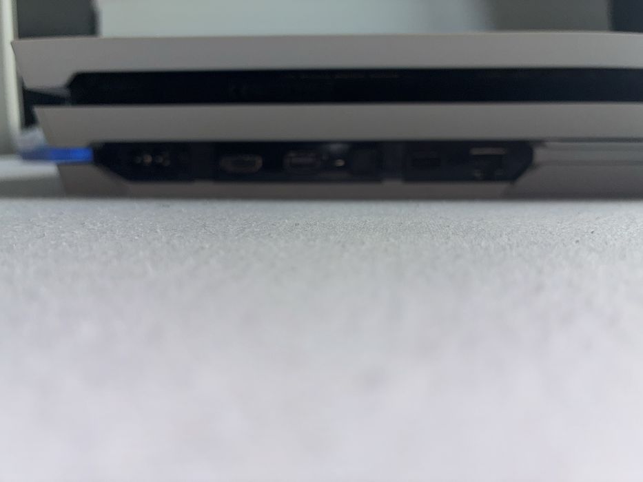 Vand playstation 4 pro generatie noua