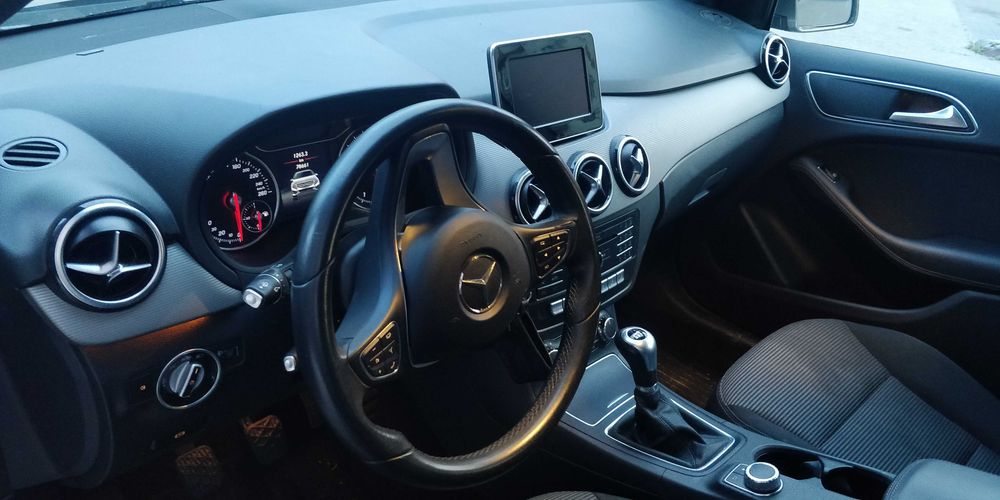 Mercedes B klass 180 2015 80450km 1,6l benz 122cp Euro6 tracț față 17"