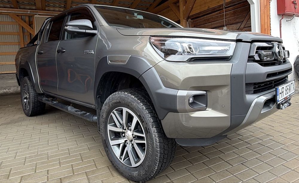 Toyota hilux invincible