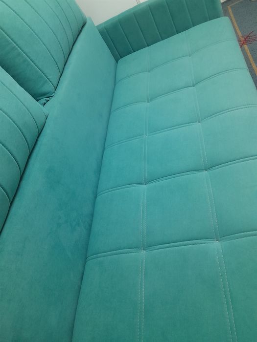 Продаю диван. Хорошый.