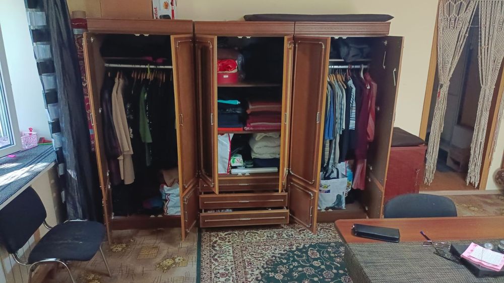 Продам шкаф. Все секции вместе.