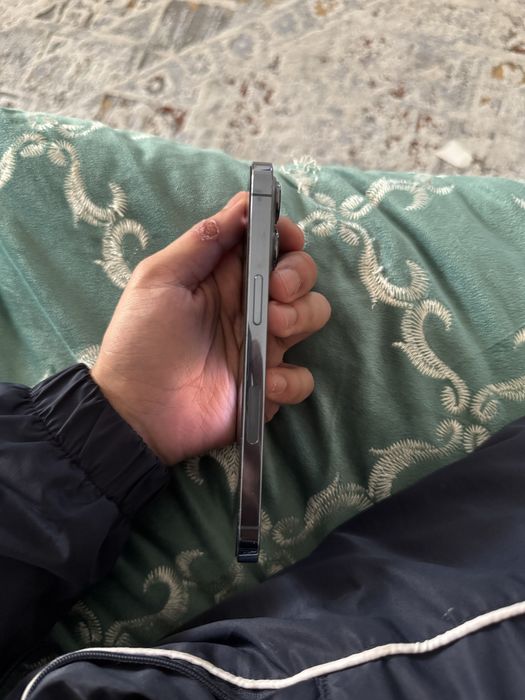 iPhone 13 Pro с каробкой