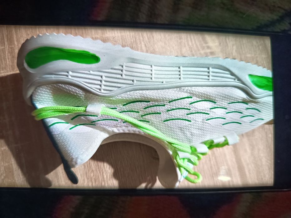 Adidași sport unisex NOI,albi cu verde-ușori,comozi.Marimea 41,42,43