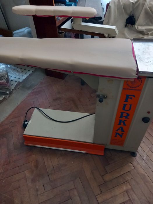 Професионална гладачна маса