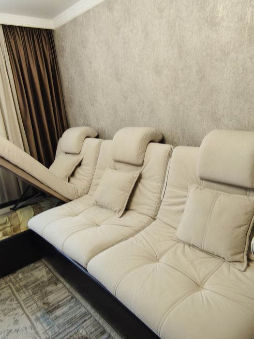 Диван с оттоманкой