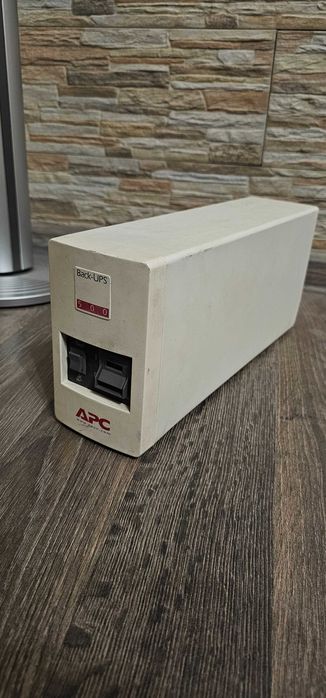 UPS APC Back-UPS, 500VA/300W