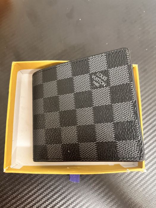 Продава се портмоне LOUIS VUITTON