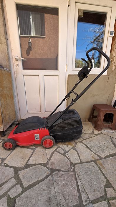 Електрическа косачка Budget BEM 932.