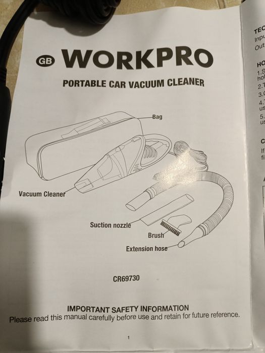 Aspirator auto cu accesorii