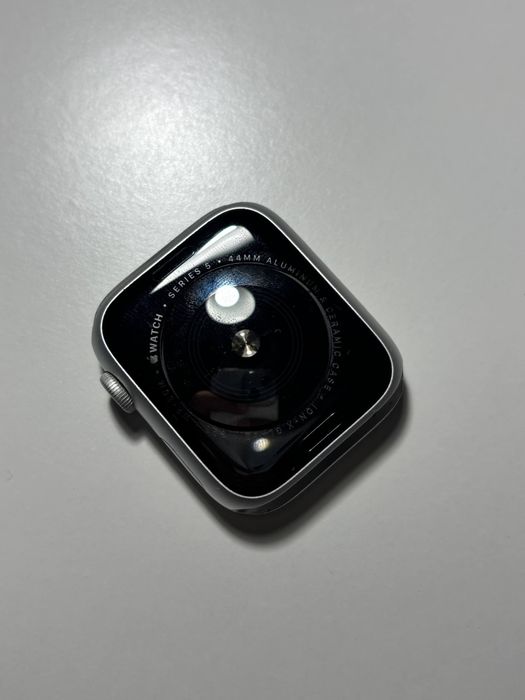 Apple watch series 5 (44мм)