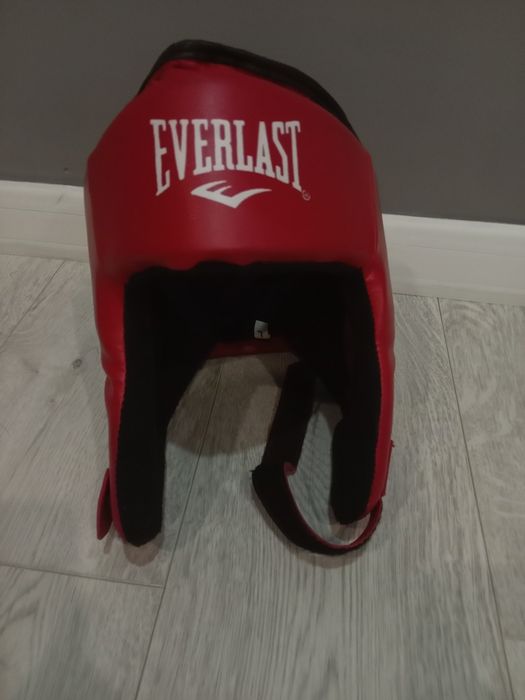 Продам шлем и перчатки в хорошем состоянии