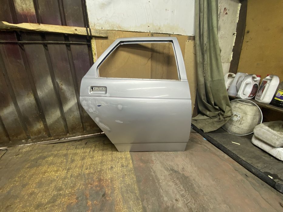 Продам дверь приора задняя