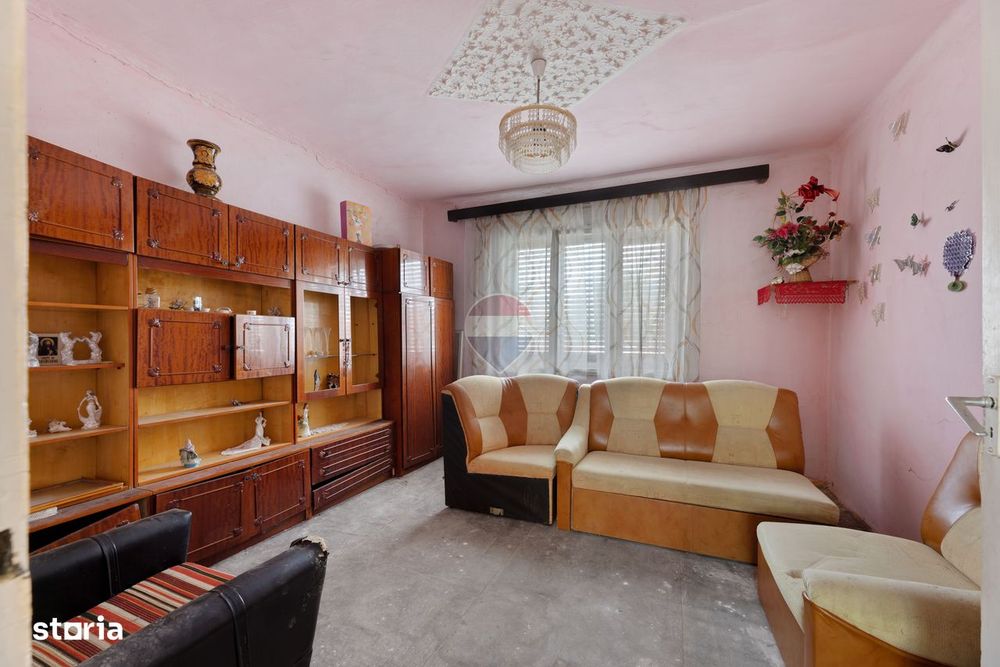 Casă de vânzare în zona Gai cu teren de 1.480 mp