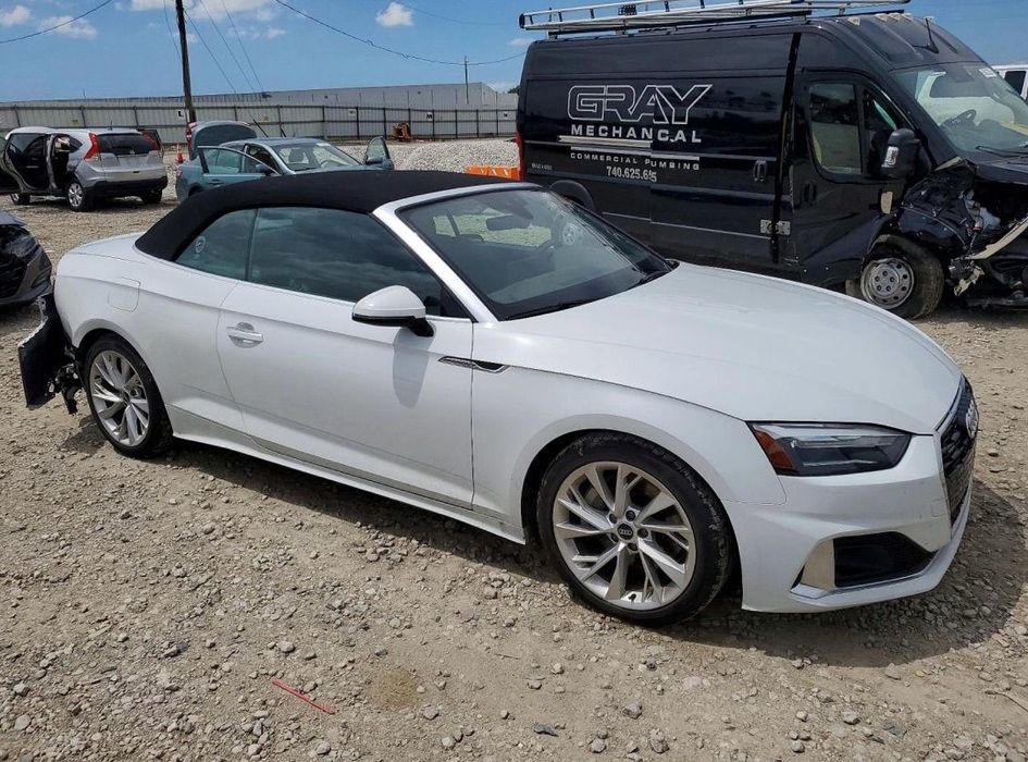 Audi A5 Cabrio Stare perfectă inafara faptului ca e bară avariată.