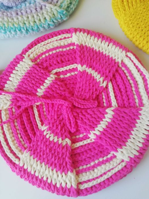 Береты на девочку. Ручная работа