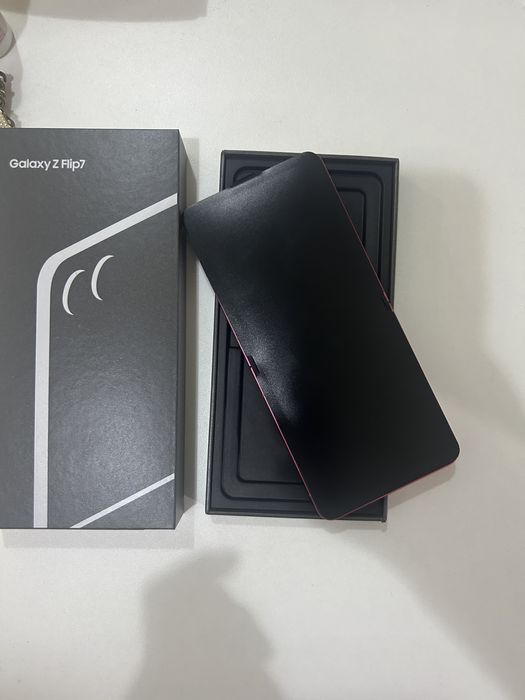 Самсунг Galaxy Z Flip7