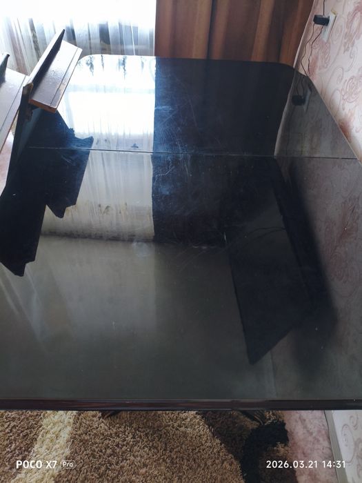 Стол черного цвета