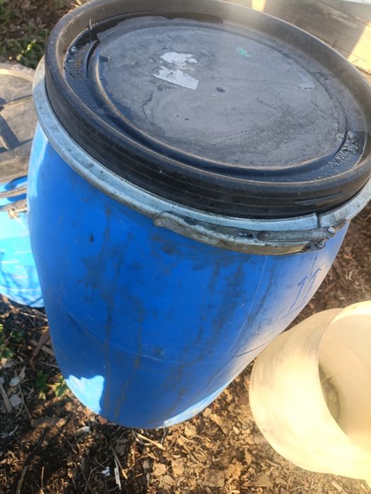 Продаю бочки пластиковые б/у