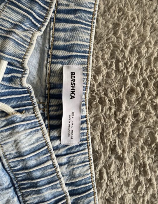 Blugi Bershka pentru barbati