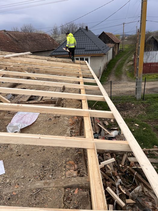 Montaj acoperisuri reparatii jgheaburi cherestea dulgherie velux cos