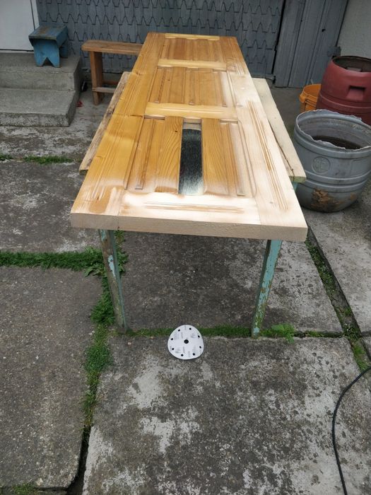 Raschetez parchet ,scari si reconditionez usi.