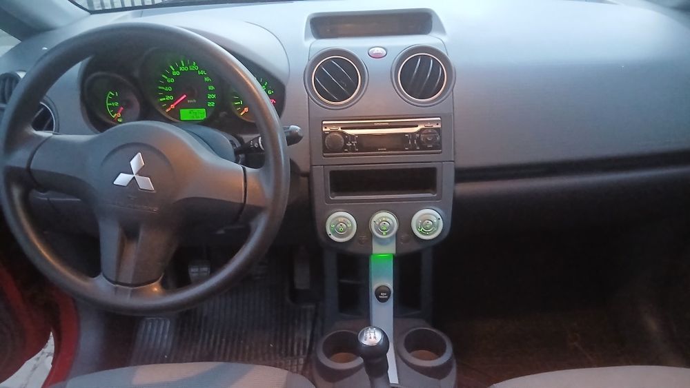Vând Mitsubishi colt 2007  1,1 benzină