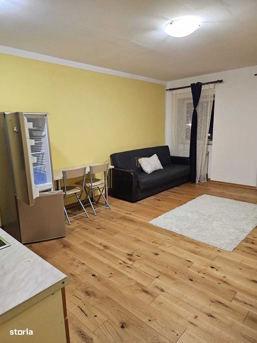 Garsoniera spatioasa la etaj intermediar, bloc cu Lift, Zona Broscarie