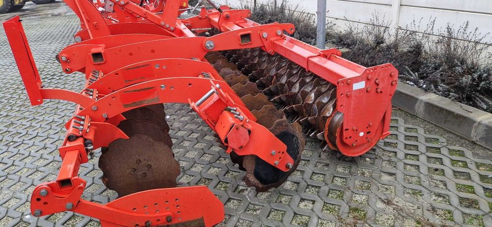 Grapă cu discuri Maschio Gaspardo VELOCE 400 cu tăvălug PACKER