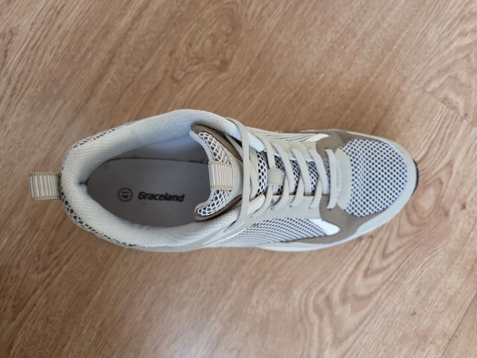 Дамски маратонки 41 номер,уголемени