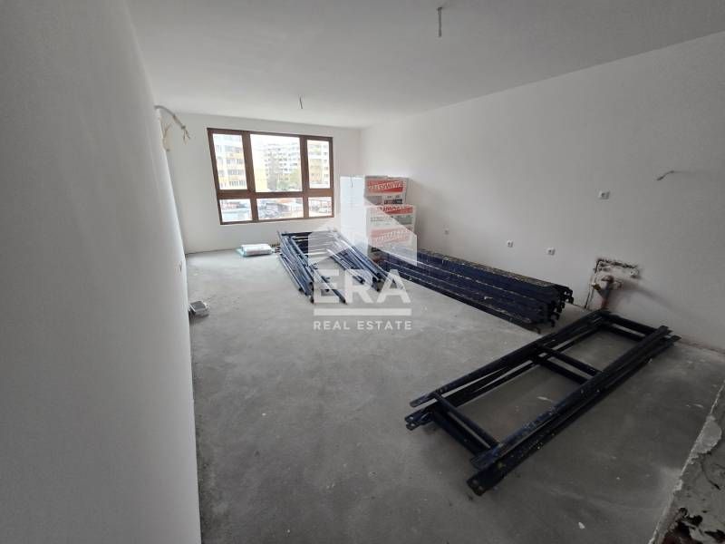 ЕРА Надежда продава уникален, югозападен, тристаен апартамент на 3 мин