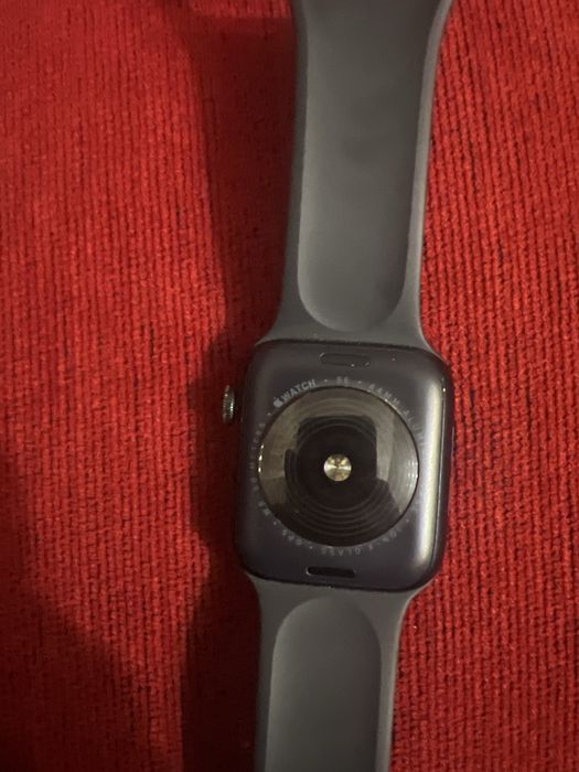 Apple watch SE работает