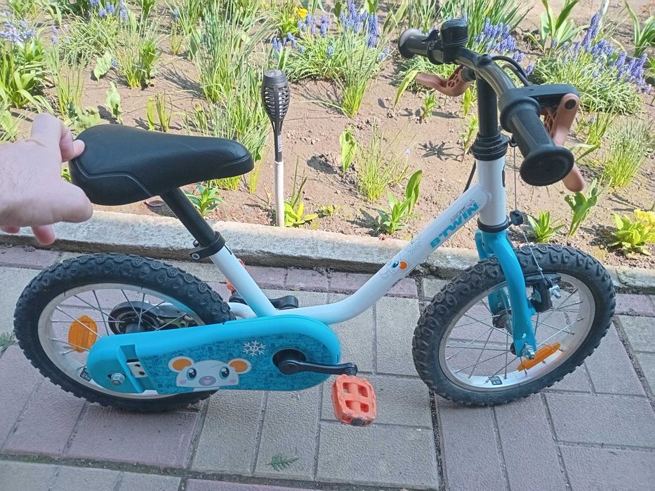 Bicicleta Btwin 3-5 ani + casa + roti ajutatoare
