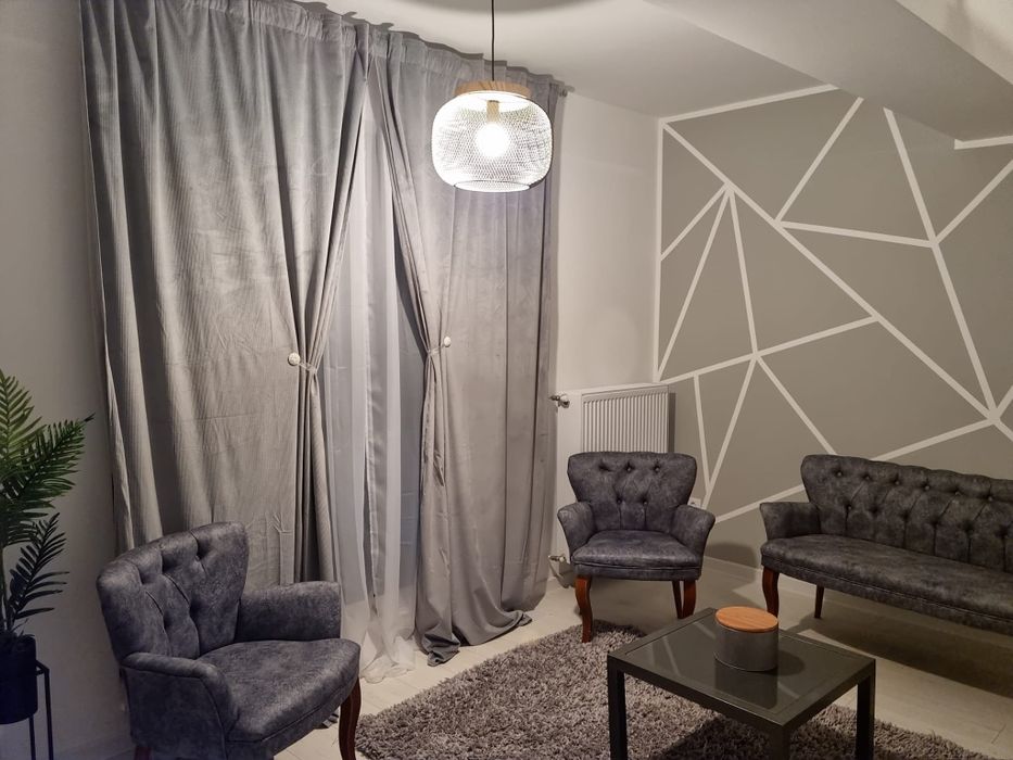 Închiriez garsoniera