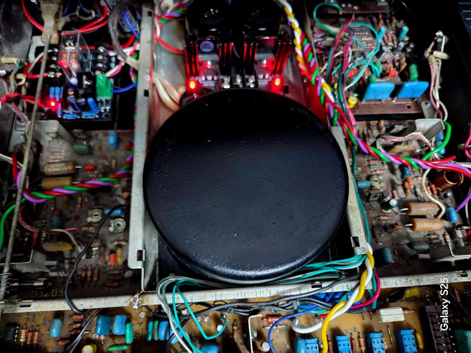 Две платы усилителя мощности в комплекте с заводскими выходниками