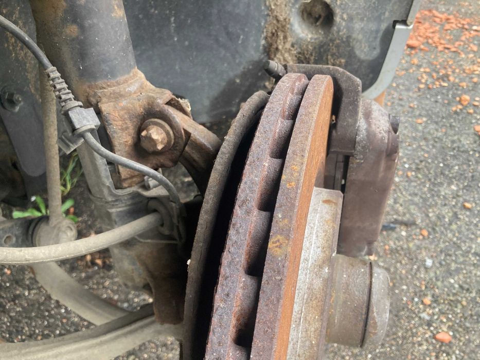 Спирачки апарати 4бутални 330мм надупчени дискове мерцедес слк350