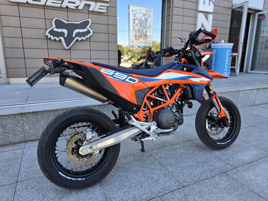 KTM 690 SMC-R 2023 Supermoto
