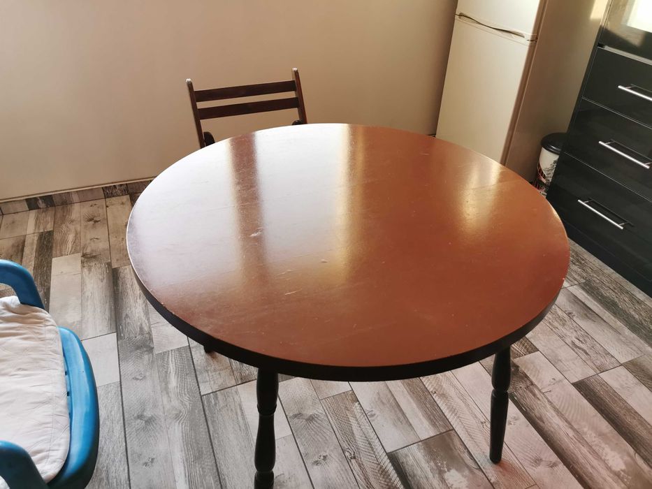 Трапезна маса с три сгъваеми стола