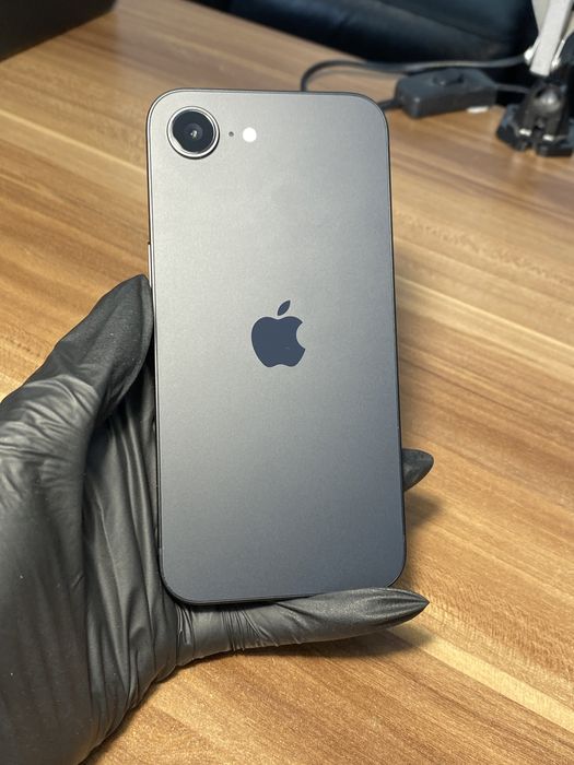 iPhone 16e• 128 GB • Black