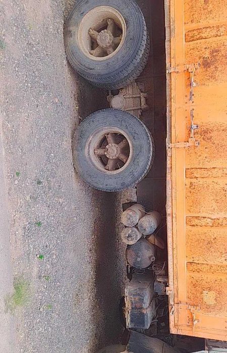 Kamaz sotiladi texnik holati yaxshi yurib turibdi