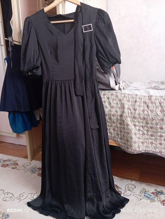 Платья черная  вечерние