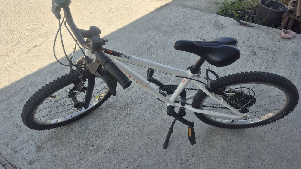 Vând bicicletă copii