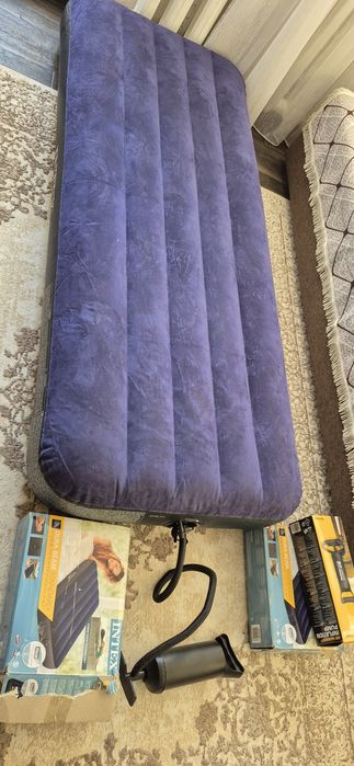 Продам два матраса с насосом