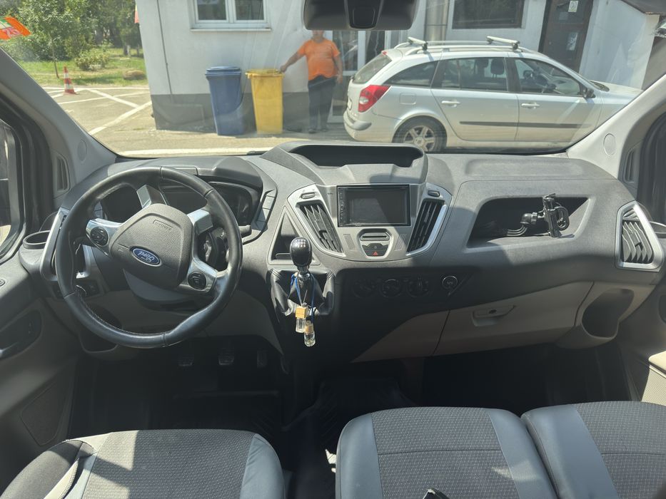 Ford tranzit CUSTOM an 2017 luna 09